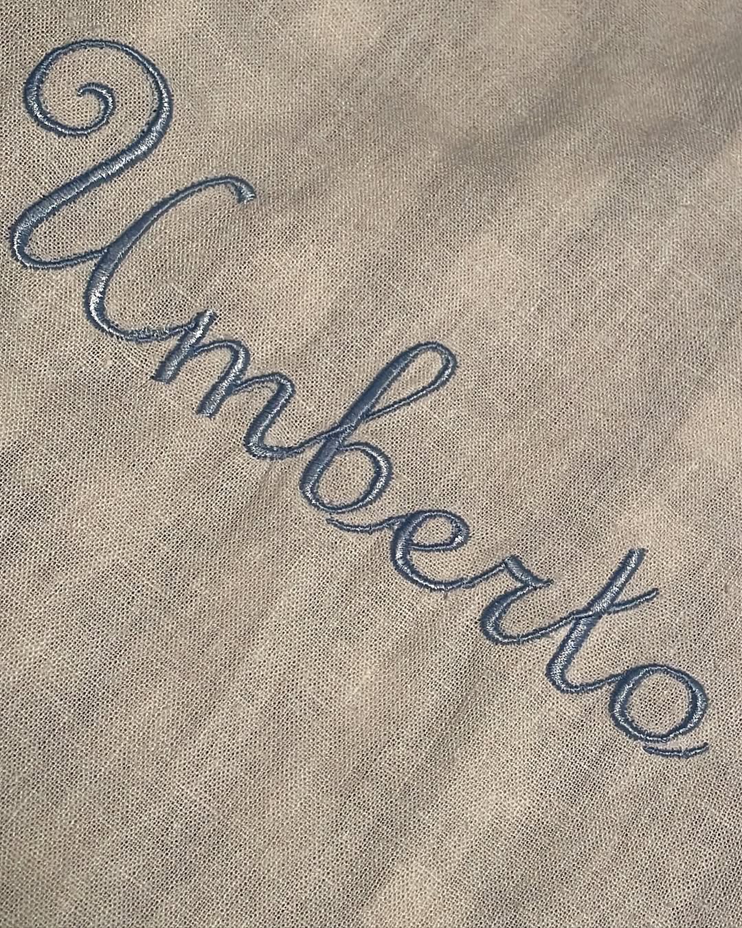 La Gió, mi ha scritto per il regalo da portare ad Umberto in occasione del suo battesimo.Così è nato il completino che potrà usare in tutte le occasioni fuori casa. Il sacco è ovviamente double face, una versione per il bimbo che s (3).jpg__PID:a9eeb093-af4a-41a2-b770-80fbdaa46e85
